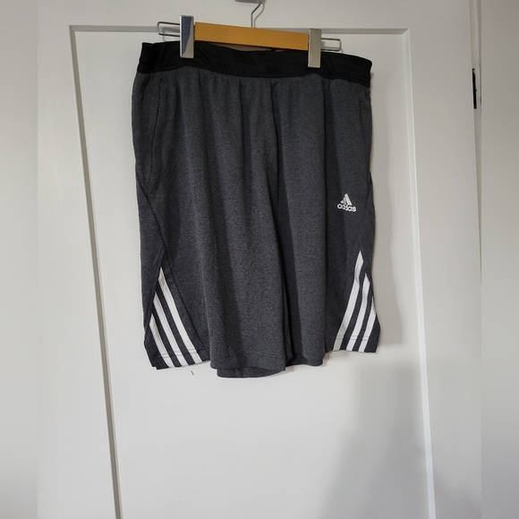 Adidas Men Short Size Large (30) - Picture 1 of 5